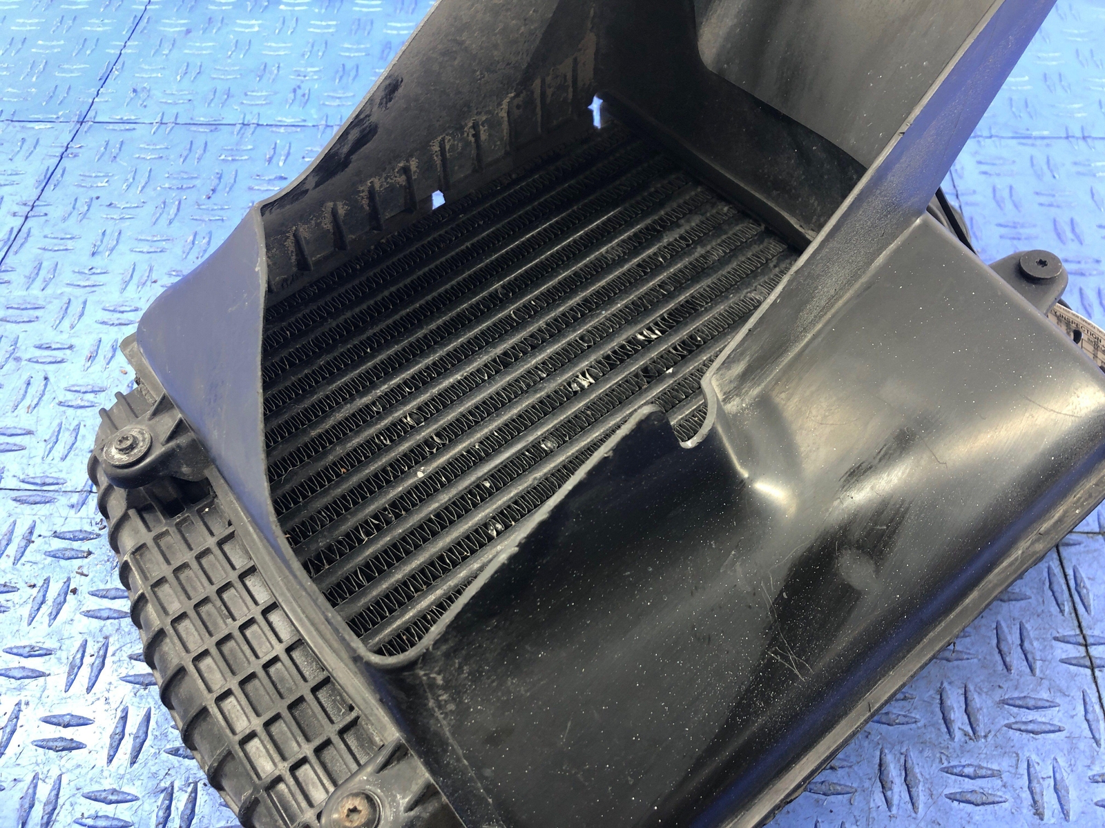 2014-2021 MASERATI GHIBLI QUATTROPORTE LEFT ENGINE INTERCOOLER DUCT 16474839