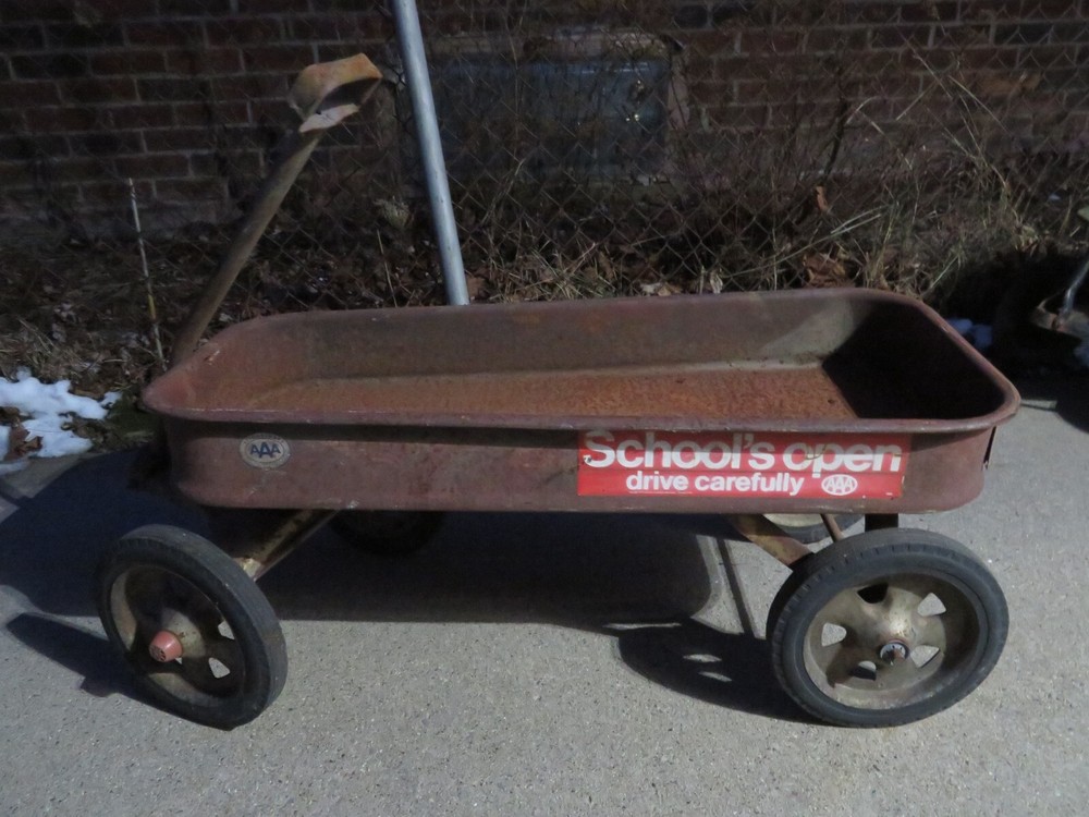 VINTAGE ANTIQUE WAGON PATINA CONDITION GREAT FOR THE GARDEN OR LAWN ART