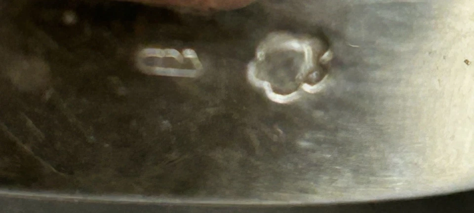 Antiguo anillo servilletero de plata VINCENZ CARL DUB austriaco VIENA .800 C. 1900 32,5 g Foto 3 de 4