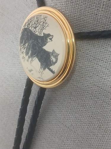  RARA cravatta bolo anni 70 stile BLOW lupi scrimshaw tono oro pelle nera - Foto 5 di 9