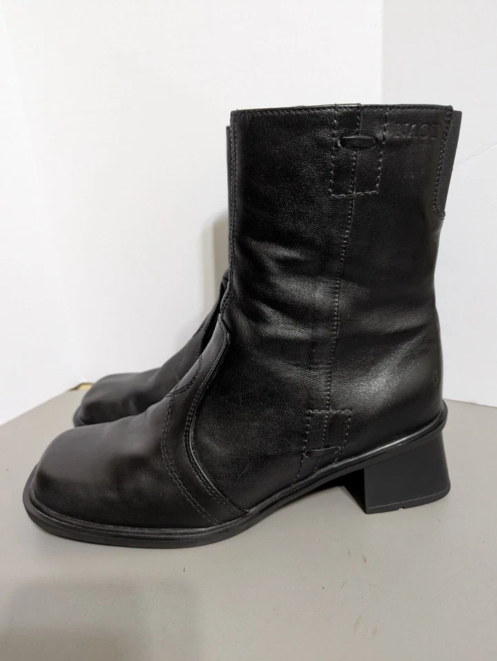 Botas NAOT para mujer talla EU 40 (US 9-9.5) cremallera lateral media pantorrilla, negras. Foto 3 de 4