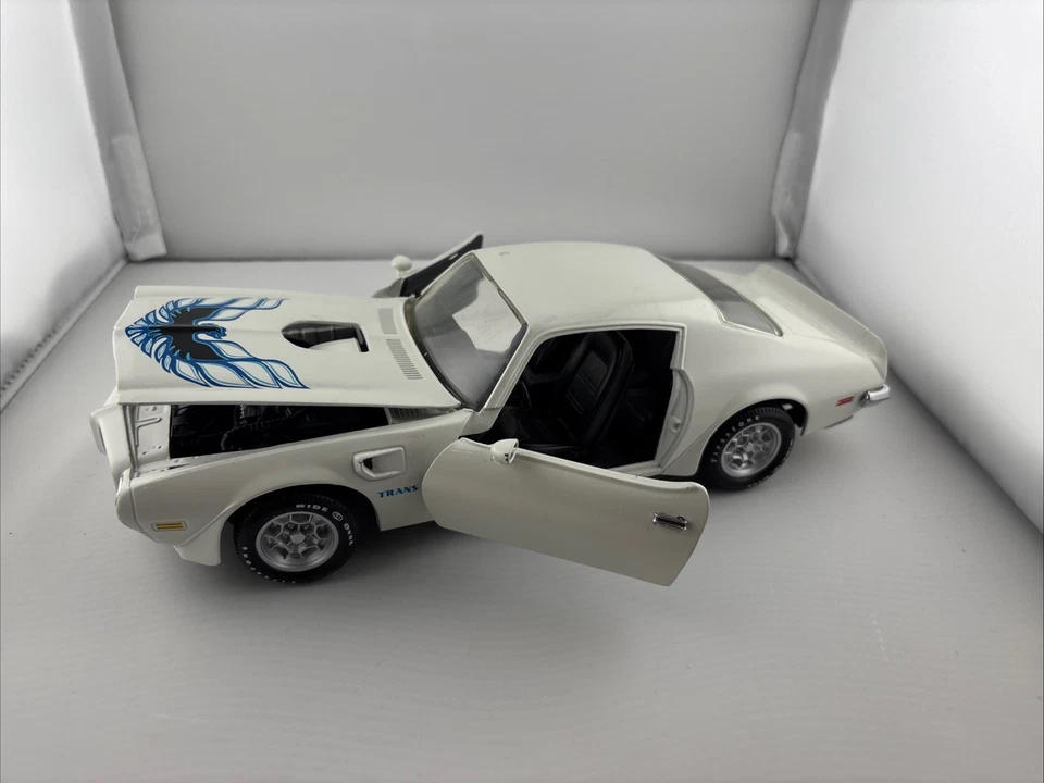 1973 Firebird Trans Am SD-455 Branco W GMP Torque Thrust 1/18 Kodeblake Customs - Imagem 2 de 4