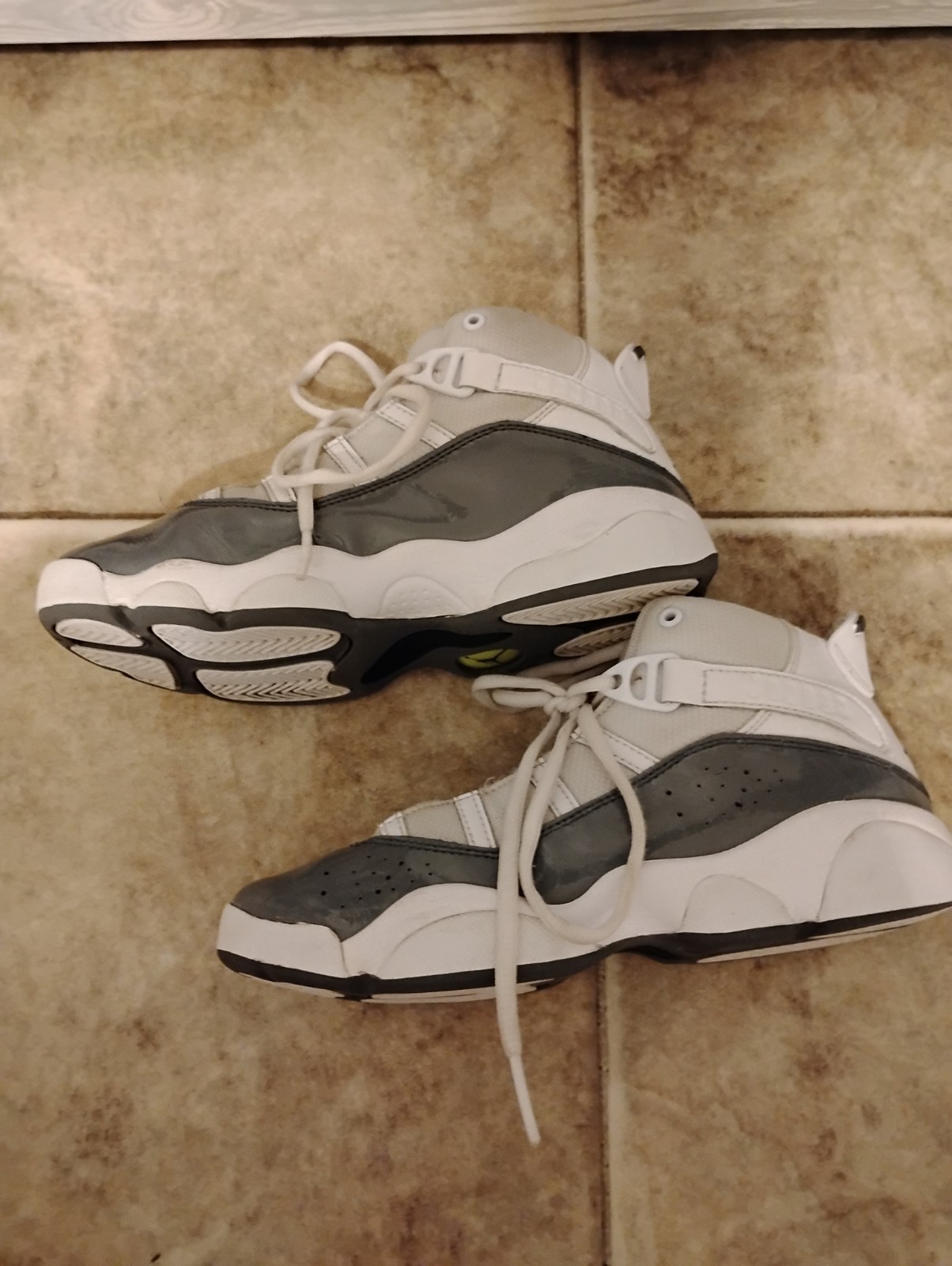 SAOLA Scarpe da ginnastica Jordan grigio e bianco ragazzo taglia 2 5