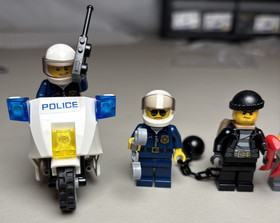Lego City 60047 Police Station All 7 Minifigures Collection Officers Bandit