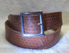 Brown Basket Weave Pattern Leather Belt Silver Buckle Size 44 1.75W Good Usable