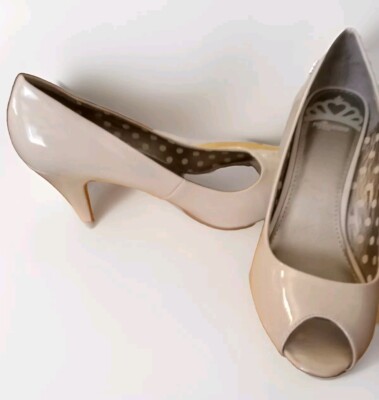 Fergalicious by Fergie Sariah Taupe Peep Toe Pump Heels Womens Size 7.