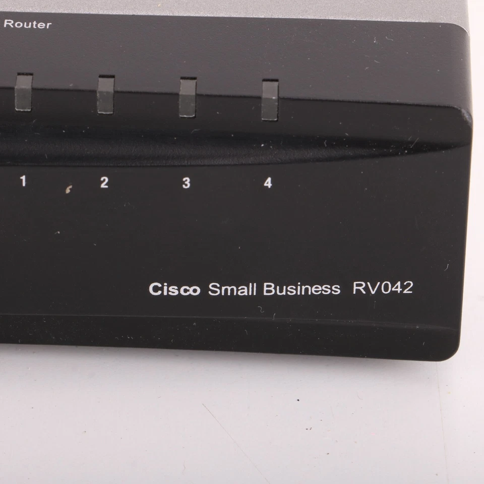 Cisco RV042 V03 4-port 10/100 Small Business VPN Router - Image 3 of 4
