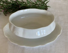 VINTAGE White Vitreous China GRAVY BOAT Syracuse China O.P. Co. with UNDER-PLATE