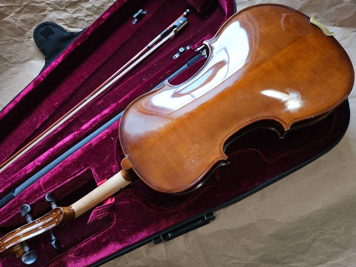 Viola R Paesold A. Schroetter Model AS-VA060, size 16 W/ Bow Viola R Paesold A. Schroetter Model AS-VA060, size 16 W/ Bow