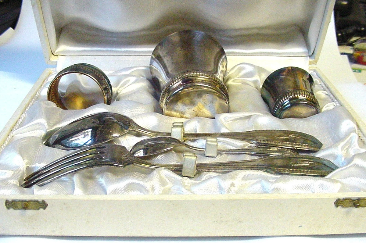 ENSEMBLE METAL ARGENTE "DEETJEN" DANS BOITE 25x20x8 cm