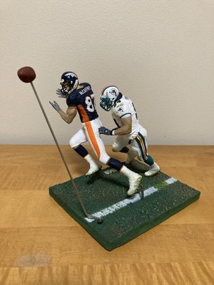 MCFARLANE NFL Loose One on One Denver Ed McCaffrey vs Miami Zach