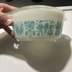 Pyrex Amish Butterprint #472 - 1.5 Pt Casserole & Lid Turquoise on White Vintage