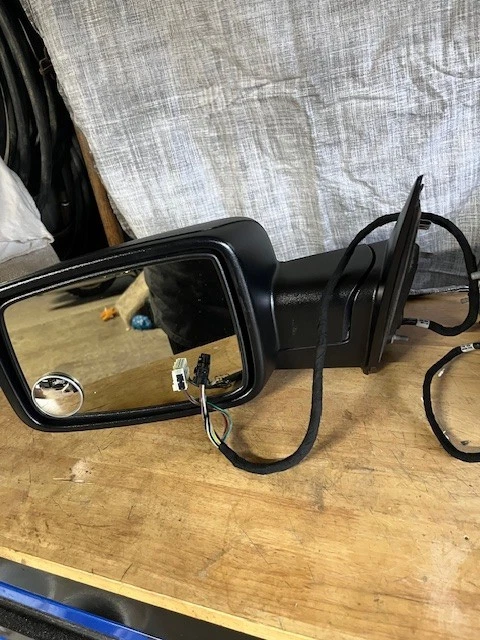 Зеркало 2017 Dodge Ram 1500 - Изображение 2 из 4