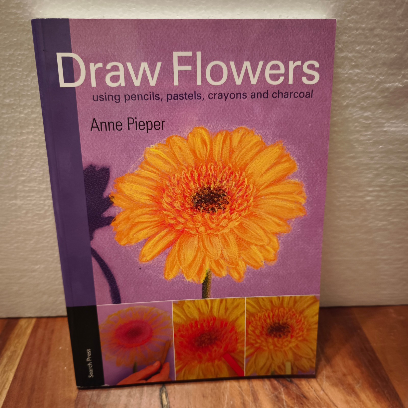 Draw Flowers: Using Pencils, Pastels, Crayons and Charcoal by Anne Pieper