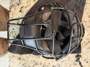 Honing Ultra Light Umpire Baseball Mask
