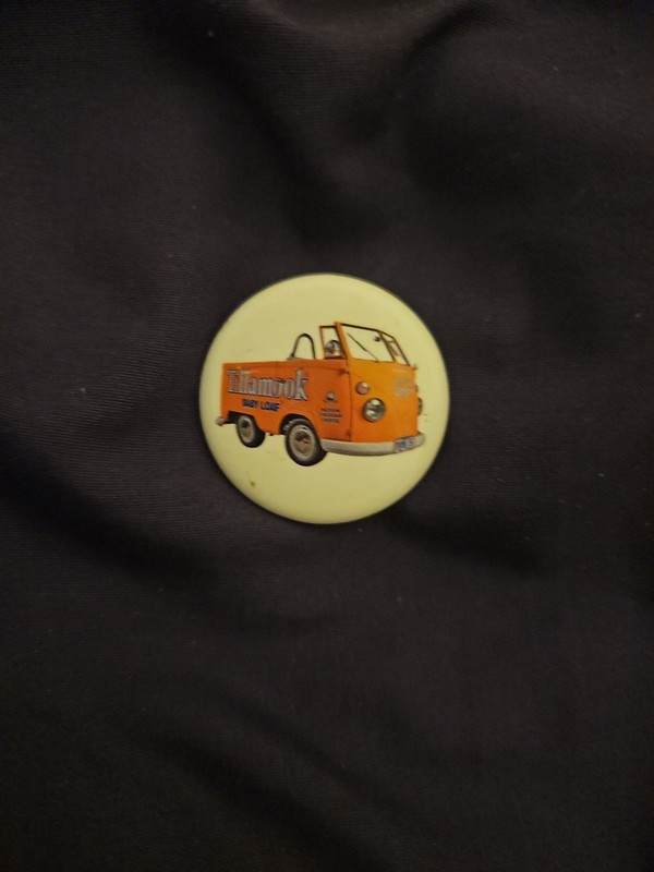 TILLAMOOK BABY LOAF VAN PINBACK TILLAMOOK/ VOLKSWAGEN 