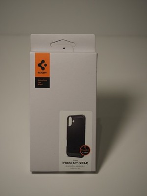 Spigen iPhone 16 (6.1) Hülle Rugged Armor mit MagSafe - Matt Schwarz