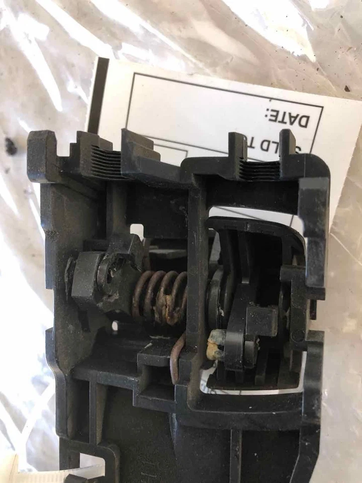 Темно-серая внутренняя ручка передней двери для правостороннего пассажира 2002 - 2005 MITSUBISHI LANCER - Изображение 4 из 4