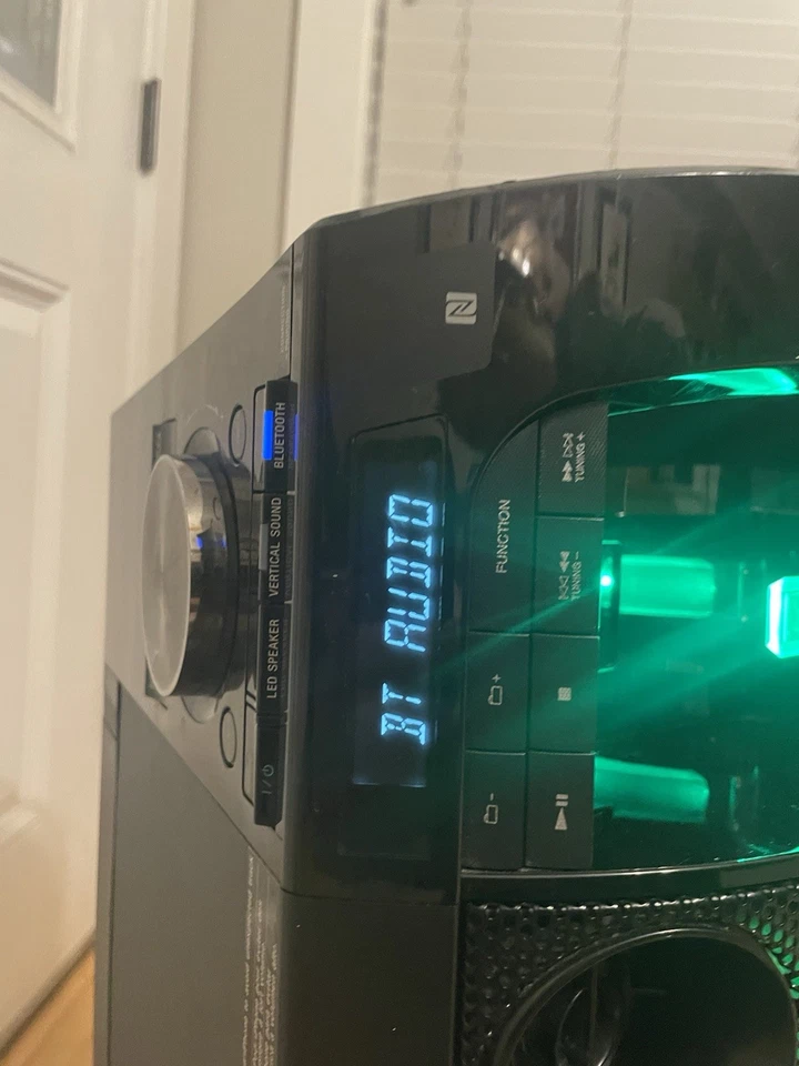 Altavoz de fiesta Sony RDH-GTK11iP Bluetooth con base para iPod - Sonido fuerte y claro Foto 4 de 4