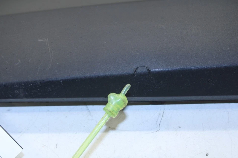 Chevrolet Blazer 2LT 2019-2024 puerta trasera izquierda del lado del conductor exterior moldura inferior Foto 4 de 4