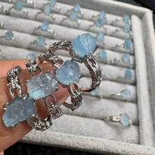 Anello in pietra grezza acquamarina naturale (piccole perle), incastonato in rame