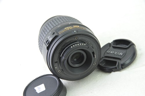 Nikon AF-S Nikkor 18-55mm f/3.5-5.6 ED G II DX - Bild 3 von 4