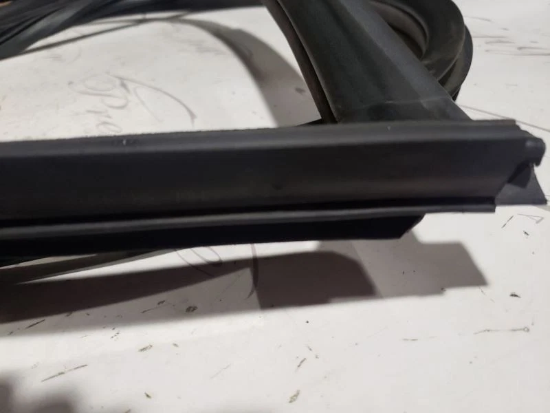 Оригинальный молдинг для уплотнения правой передней двери BMW E46 Coupe 012-06 02 03 04 05 - Изображение 3 из 4