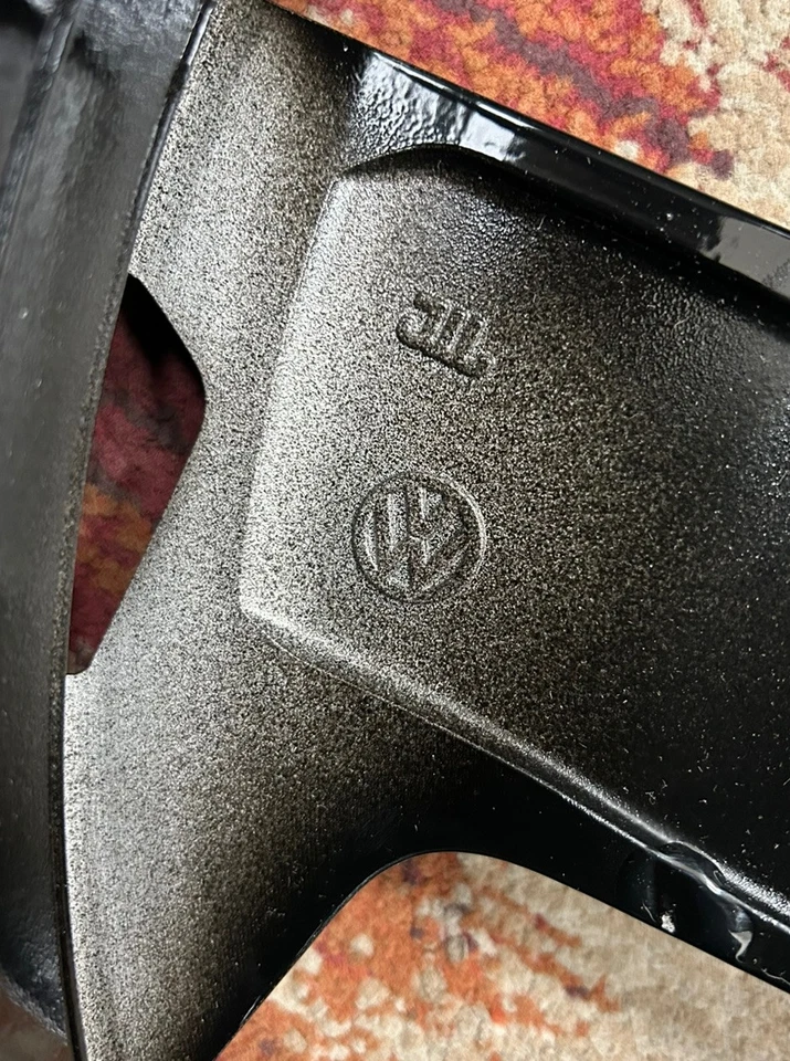 Volkswagen Passat 2020 2021 2022 OEM 19" Wheel 70070 96522 561601025ABFZZ - Image 4 of 4