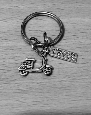 Bezaubernder silberner Roller Schlüsselanhänger Bagcharm liebenswert super nützliches Geschenk      