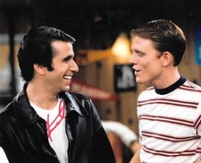 * HENRY WINKLER * signed 8x10 photo * HAPPY DAYS * FONZY * COA * 1