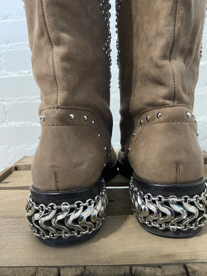 Botas hasta la rodilla Donald J Pliner con tachuelas - Firmadas  Foto 4 de 4