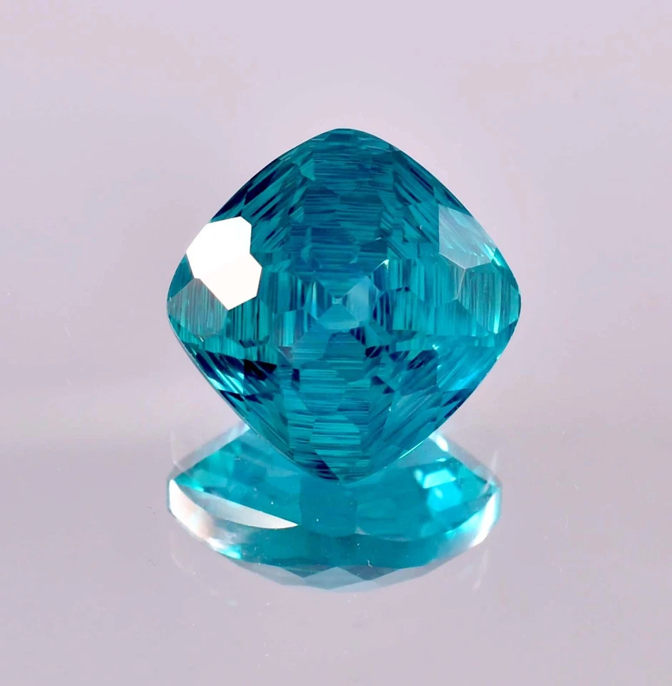 19 x 19 mm Natural Bi-Color 49.40 Ct Flawless Teal Sapphire Gemstone Certified - Image 4 of 4