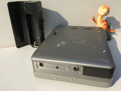 Sony Walkman WM-GX707 Cassette Player/Recorder Radio 3 Band AM/FM