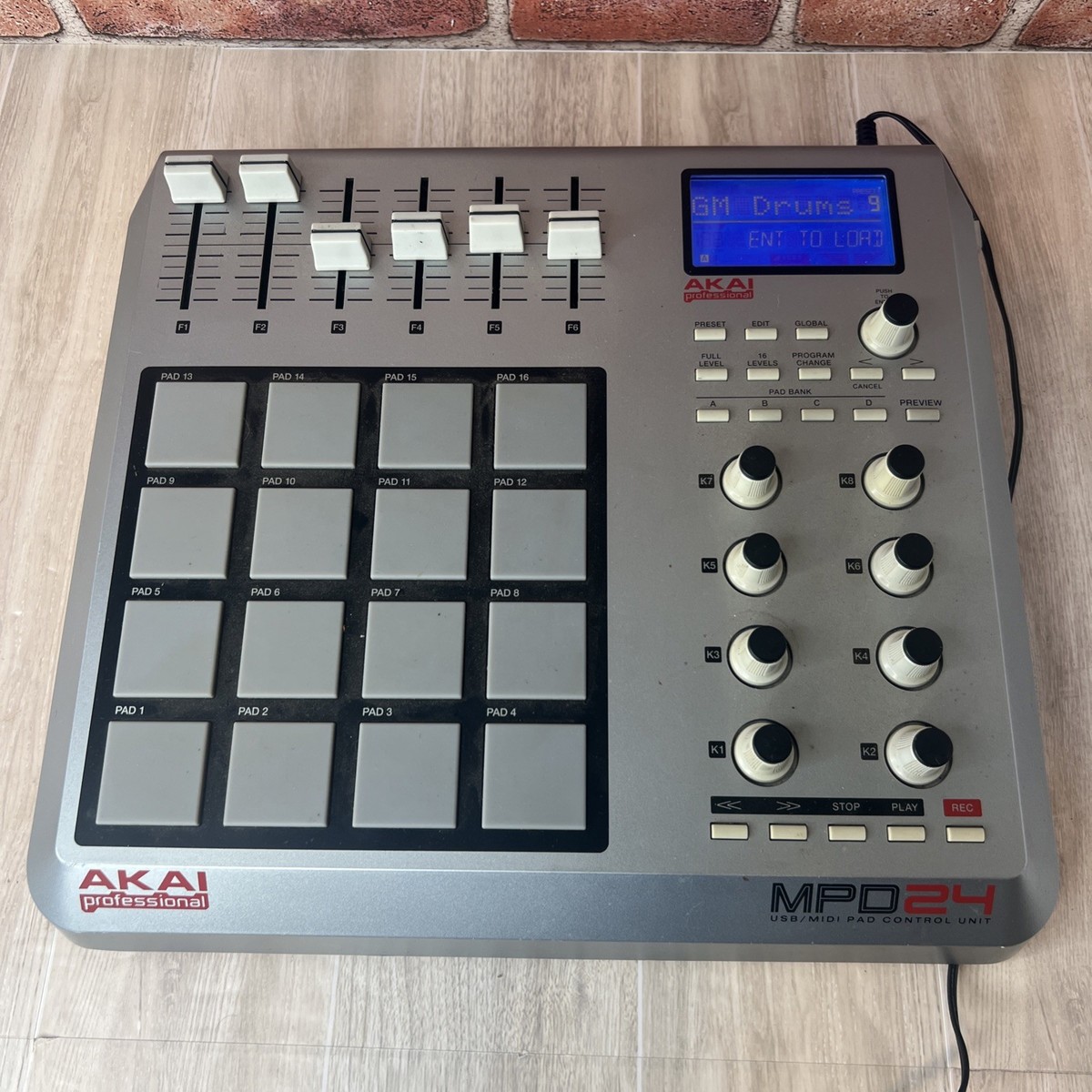 Akai Pro MPD24 USB MIDI Controller with Display - 16 Velocity