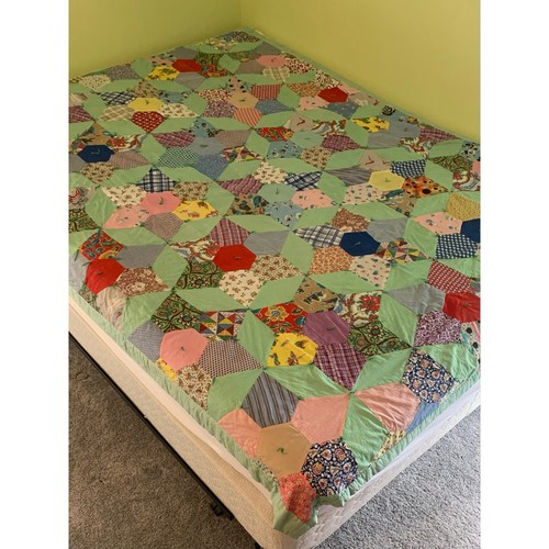 Vintage Quilt Grandmother’s Flower Garden Hand Pieced 84x62 Hexagon Star Knotted