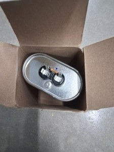 Universal Ballast Capacitor (07839) 32.0 MFD - 525V - 90C