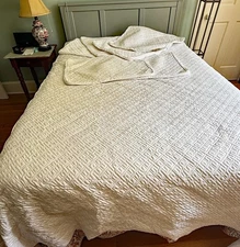 Hudson Park Collection White King Matellasse Quilted Coverlet & 5 Pillows ZZ573