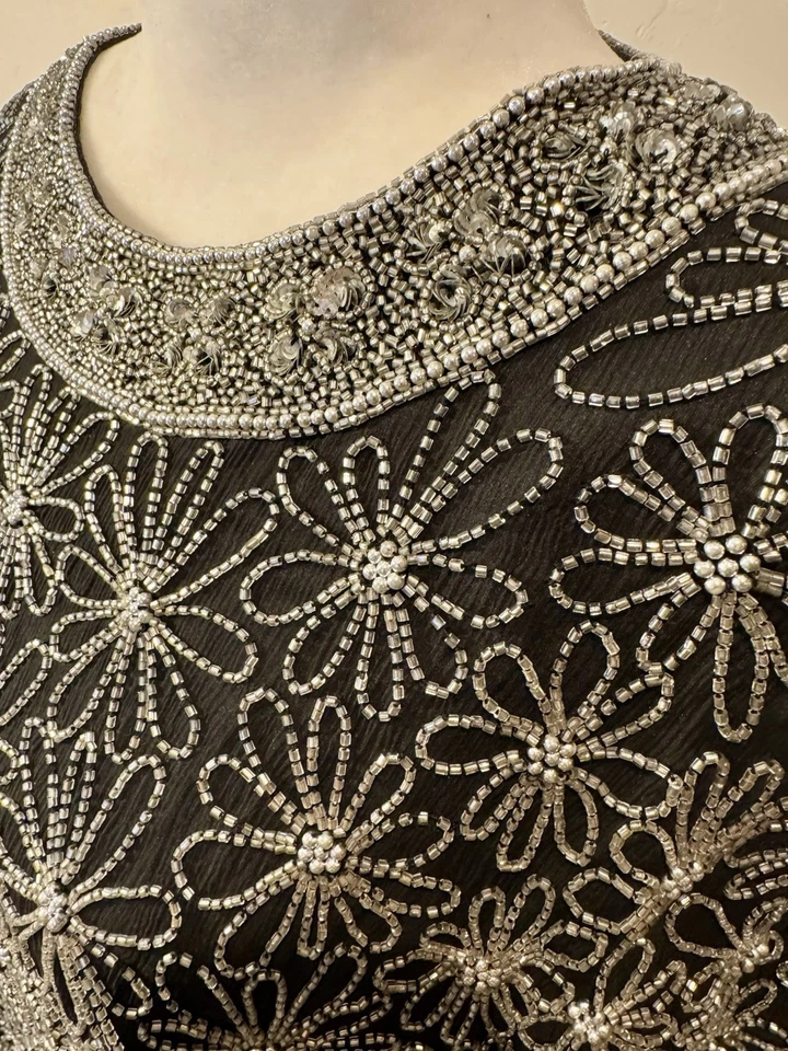 Blusa formal vintage anos 80 preta e prata com miçangas/lantejoulas/100% seda GG - Imagem 3 de 4