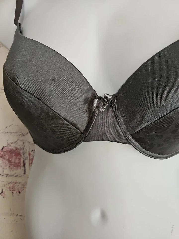 Sujetador push-up acolchado figura completa con aros estampado animal gris talla 42DD ajustable Correa Foto 3 de 4