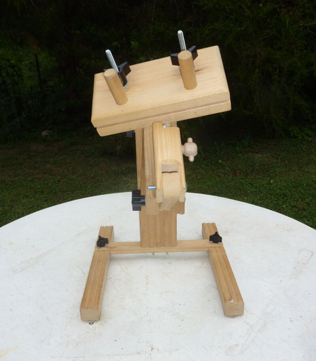 ROCKY GIRAFFE Wood Utility Stand Needlework Embroidery Marie