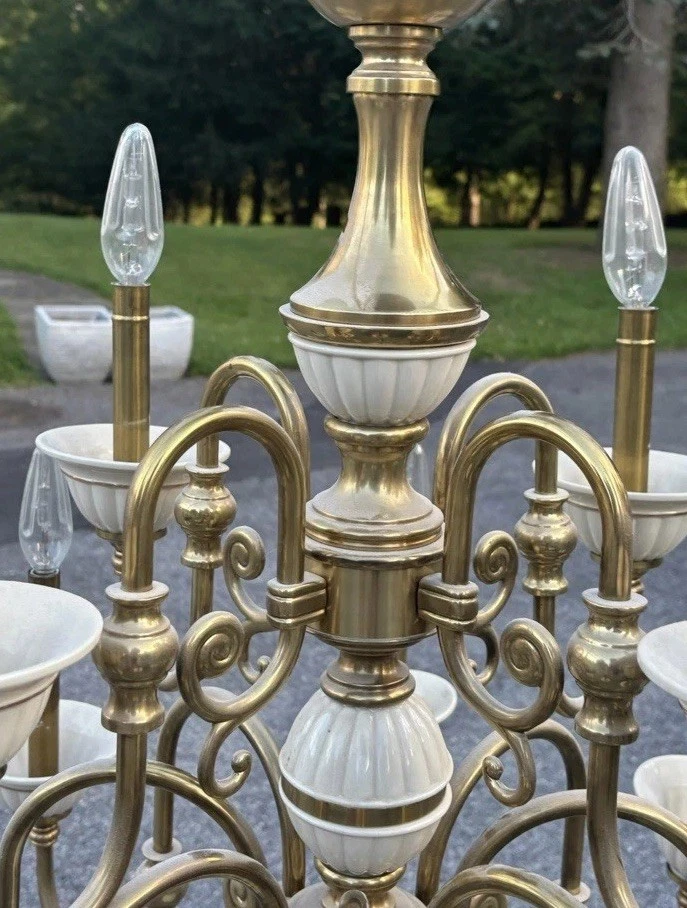 Lámpara de araña de 12 brazos de latón de vidrio Lenox  Foto 4 de 4