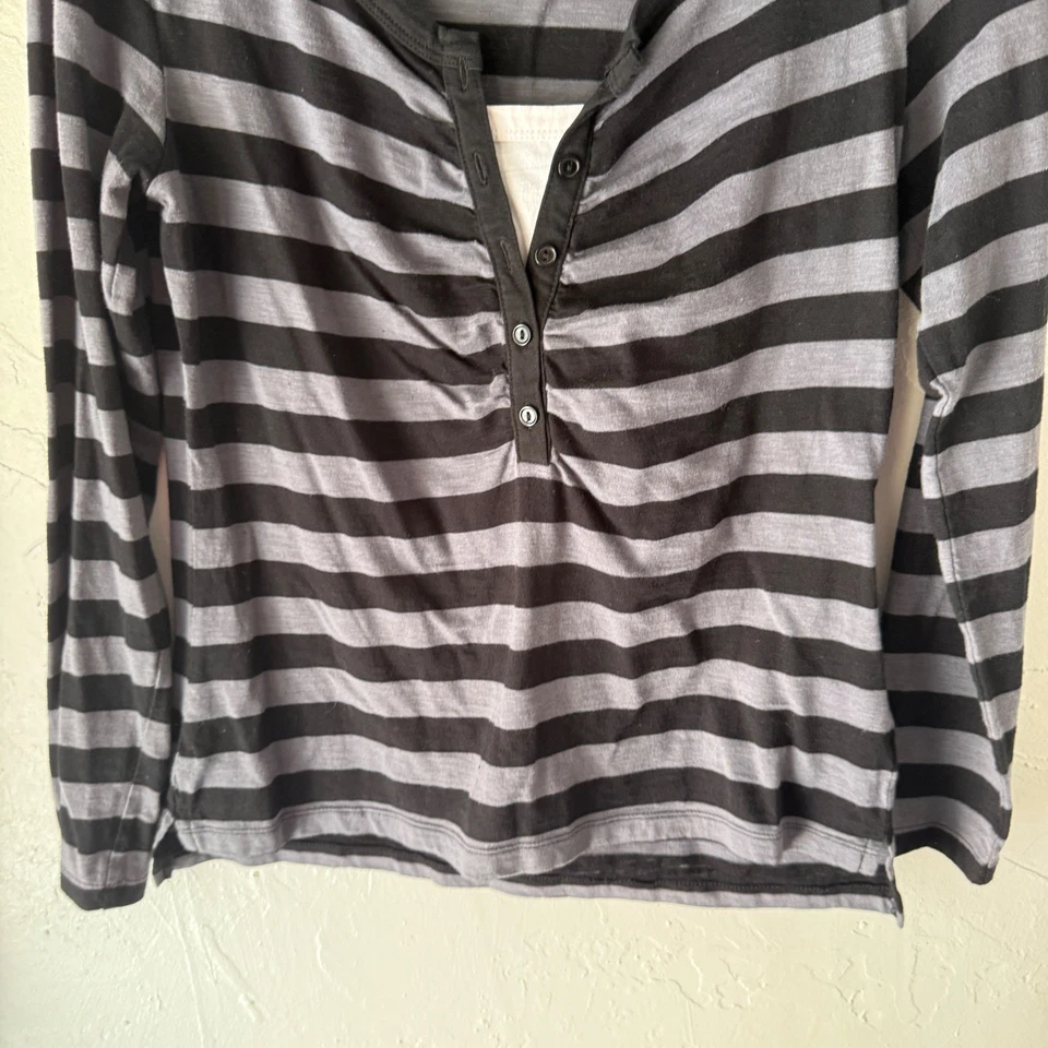 Camisa Derek Heart Y2k Henley a Rayas Manga Larga Cuello en V Grunge Foto 3 de 4