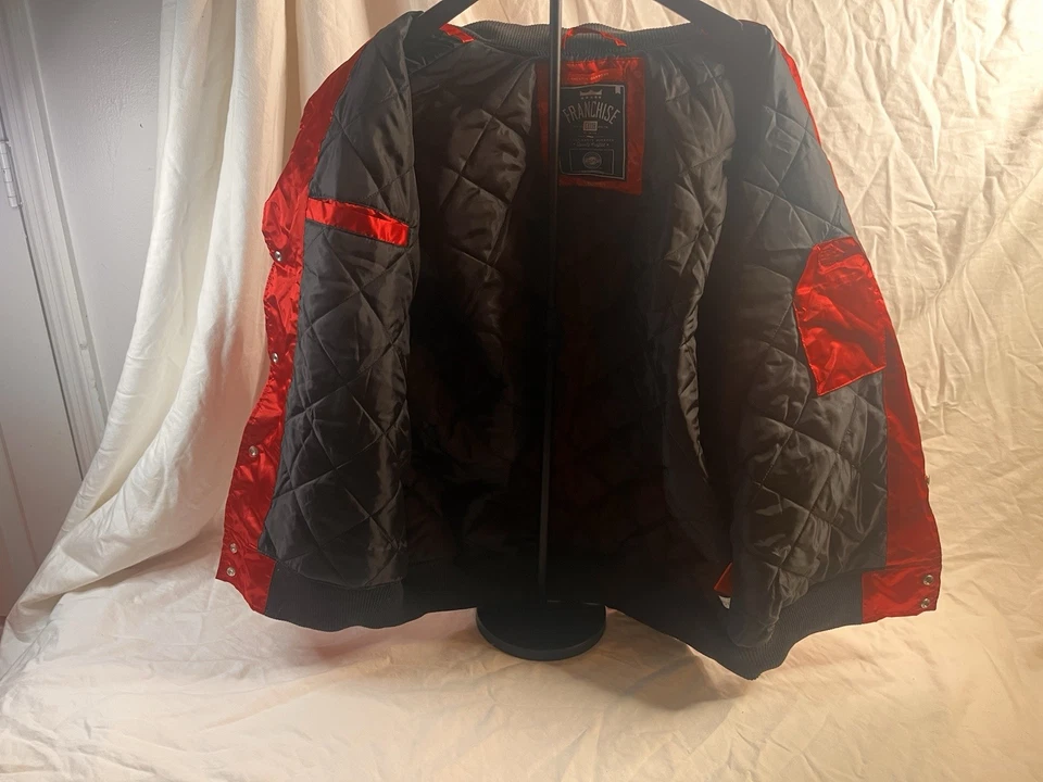 Chaqueta de satén a presión completa XL Franchise Club Georgia Bulldogs para hombre. Foto 3 de 4