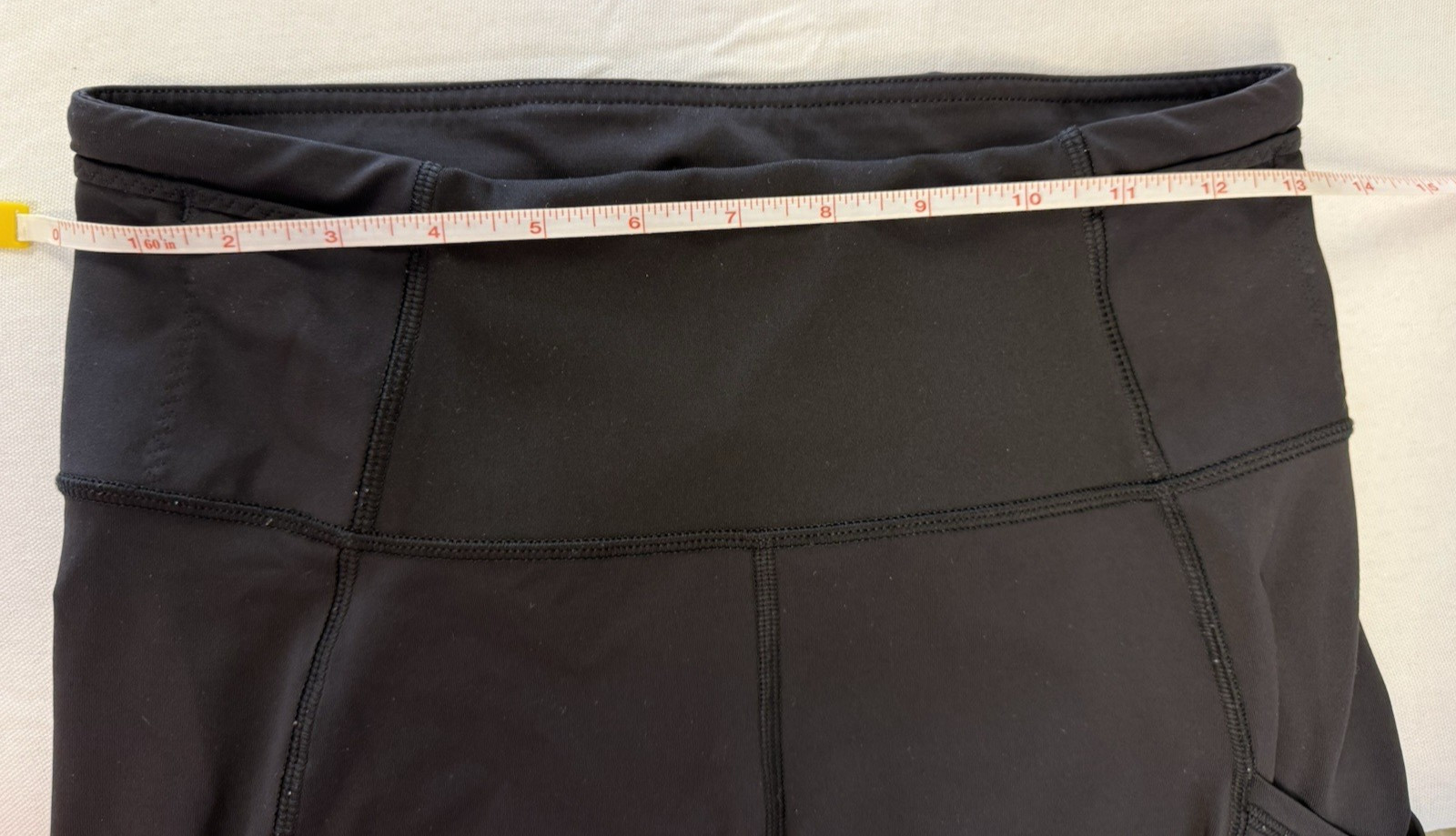 EUC Lululemon Cropped Capri SOLID BLACK LeggingS … - image 4