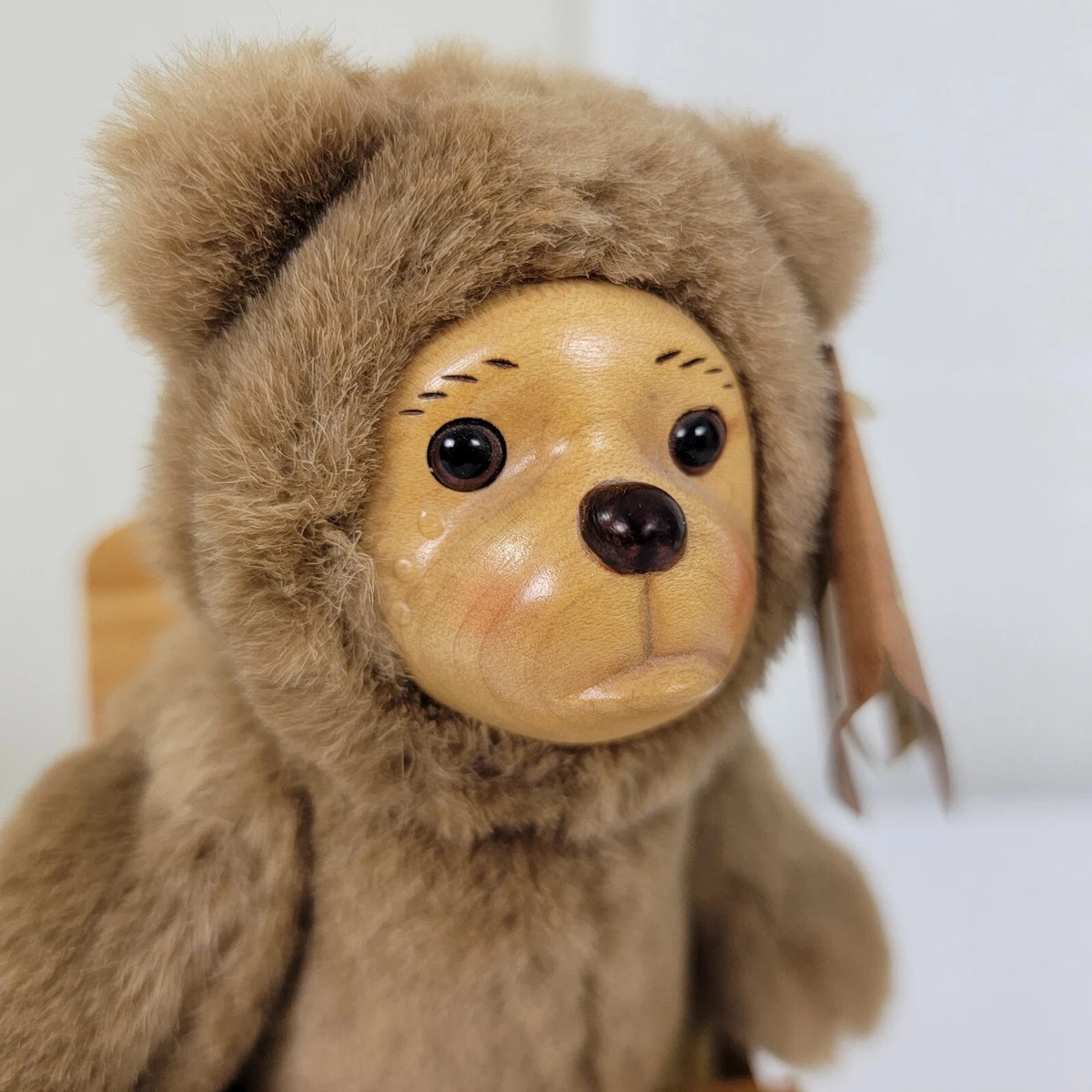 RAIKES BEARS Applause baby brown bear in high chair wood wooden with tags Robert