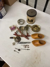 Miscellaneous Vintage Items, Piece count of 16
