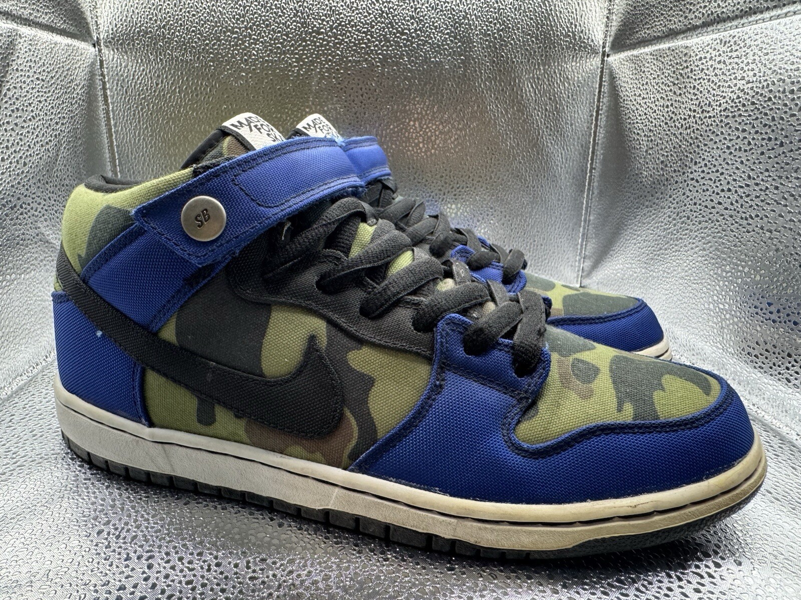 RARE 🚀 Size 10 - Nike SB Dunk Mid 