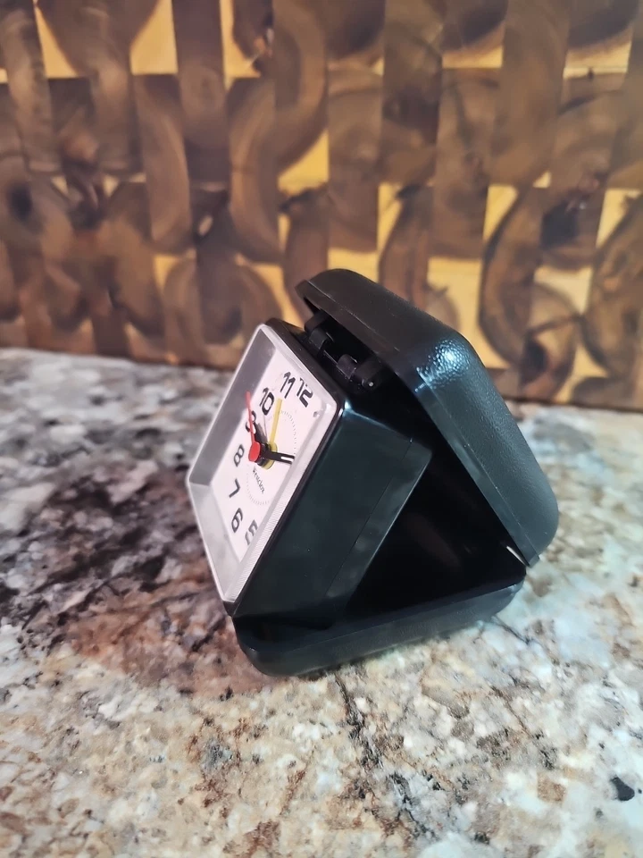 Westclox Travelite Quartz  Clock Compact Folding Travel Case Needs Battery - Image 3 of 4