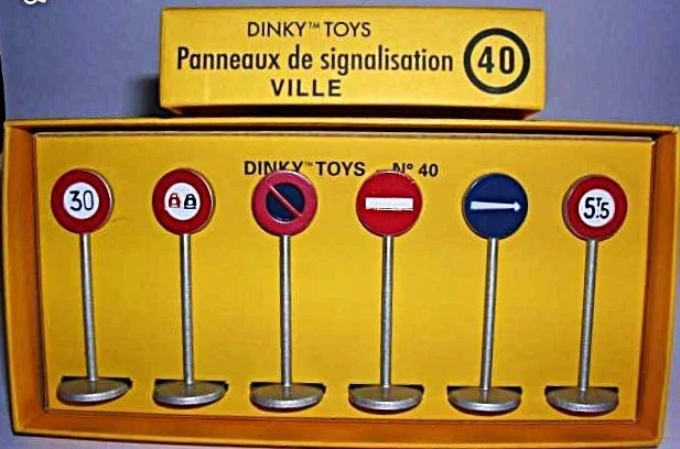DINKY TOYSPanneaux de signalisation... | Jouets et maquettes: enchères DINKY TOYSPanneaux de signalisation... | Jouets et maquettes: enchères
