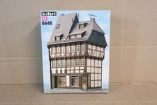 KIBRI 8446 HO Maßstab Altmodisches Fachwerk-Stadteckhaus Modellbausatz